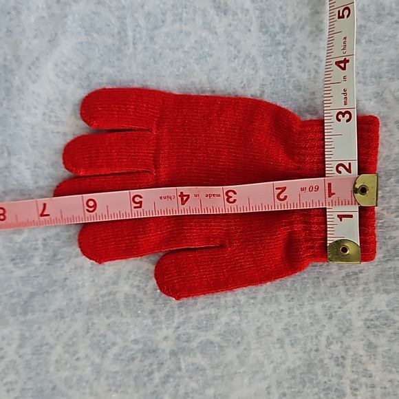 Free Add-on kid's red winter gloves - Picture 3 of 4